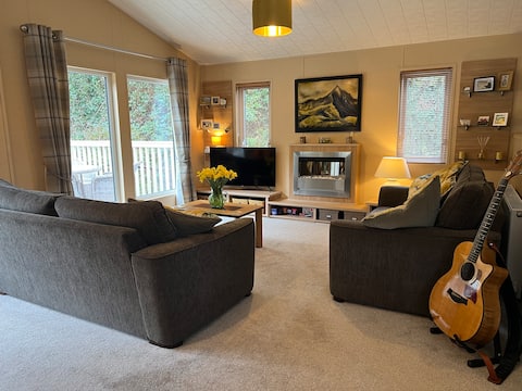 Top performing Airbnb: Fabulous woodland lodge overlooking a waterfall in Bryncir, Garn, Penmorfa, Golan, Treflys, Prenteg