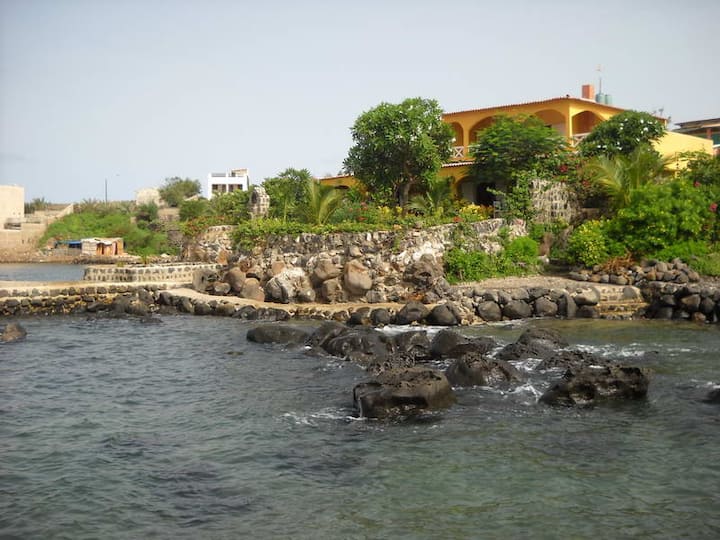 n 'gor island large house in front of the sea Villas for Rent in