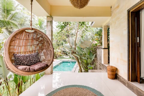 Refurbished Villa Surrounded by Palm Trees Near Ubud