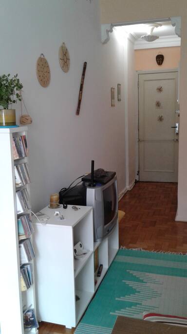 The flat sits in a high floor / o apartamento está num andar alto