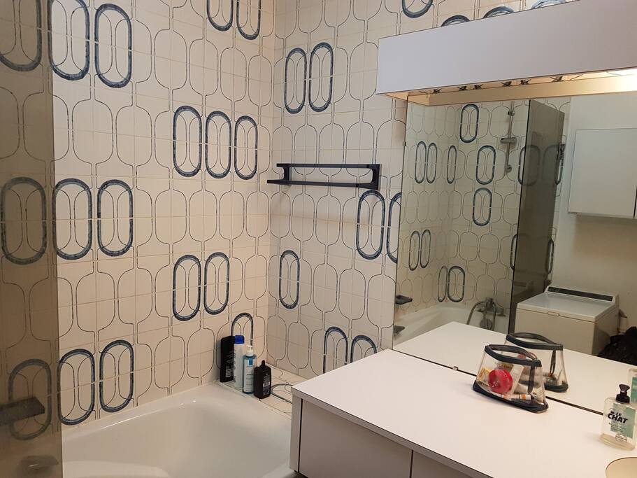 Salle de bains - Baignoire - Lave-linge