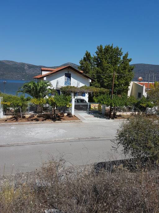 αποψη απο πιο πανω δρομο