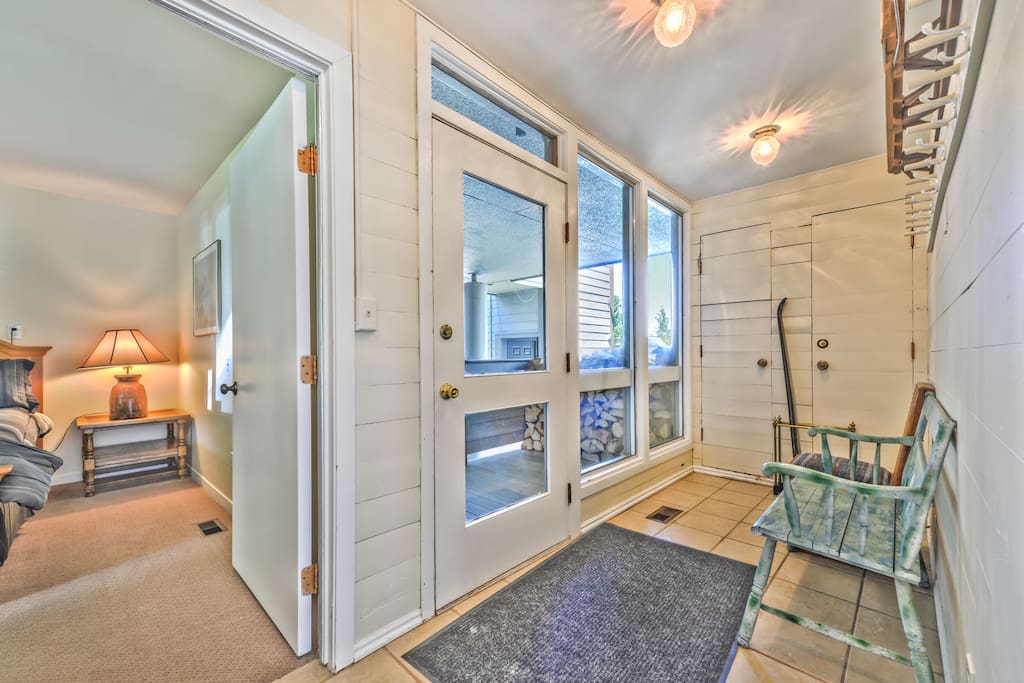 Interior Entrance to Park City Payday Retreat