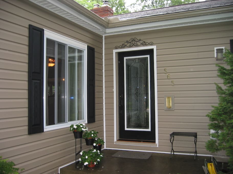 Front entry with leaded glass front door