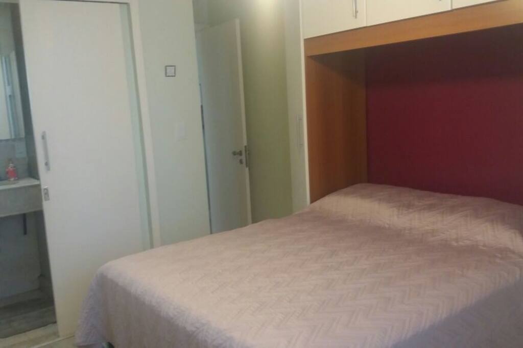 Room 1- Suite
Queen Bed
Air conditioner