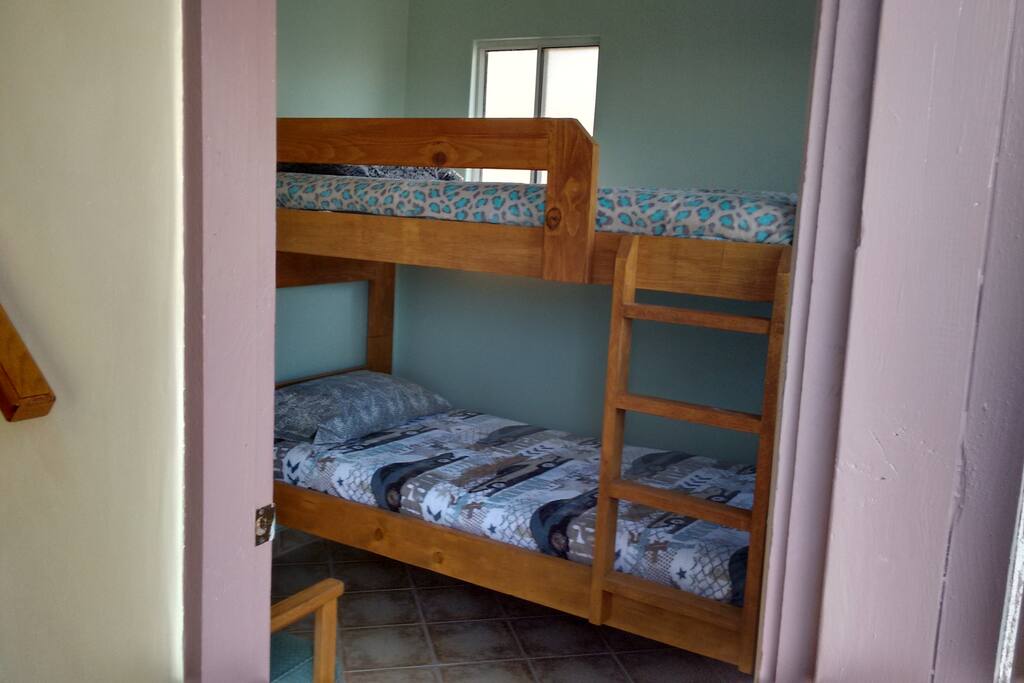 BEDROOM / RECAMARA