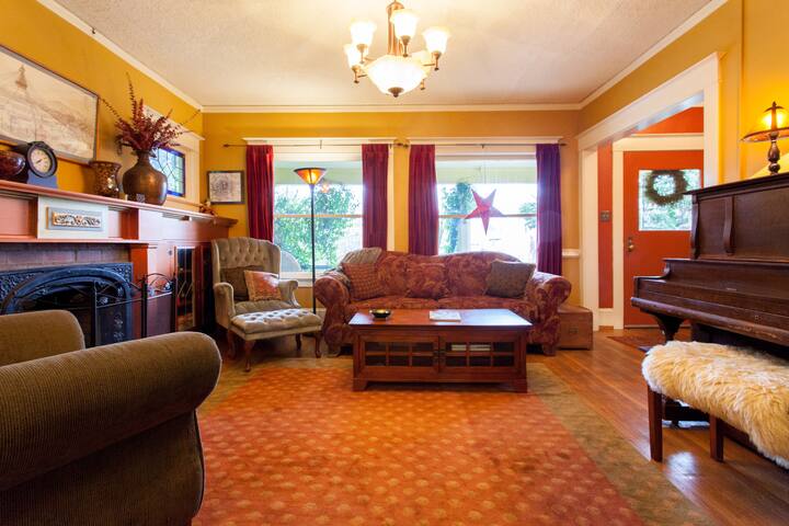 Vintage Portland Home—8 Minutes to Downtown!