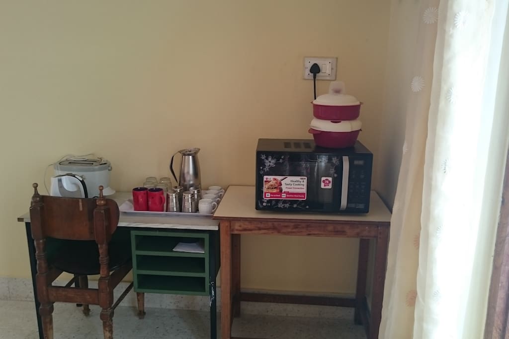 Kitchen space to make your own tea/coffee and toast. if not interested to make your own, a few steps out of the gate you can find Indian veg cafe and Burger Joint with non veg items.