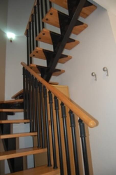 Scale interna per accedere al piano superiore - Stair to reach 2nd floor