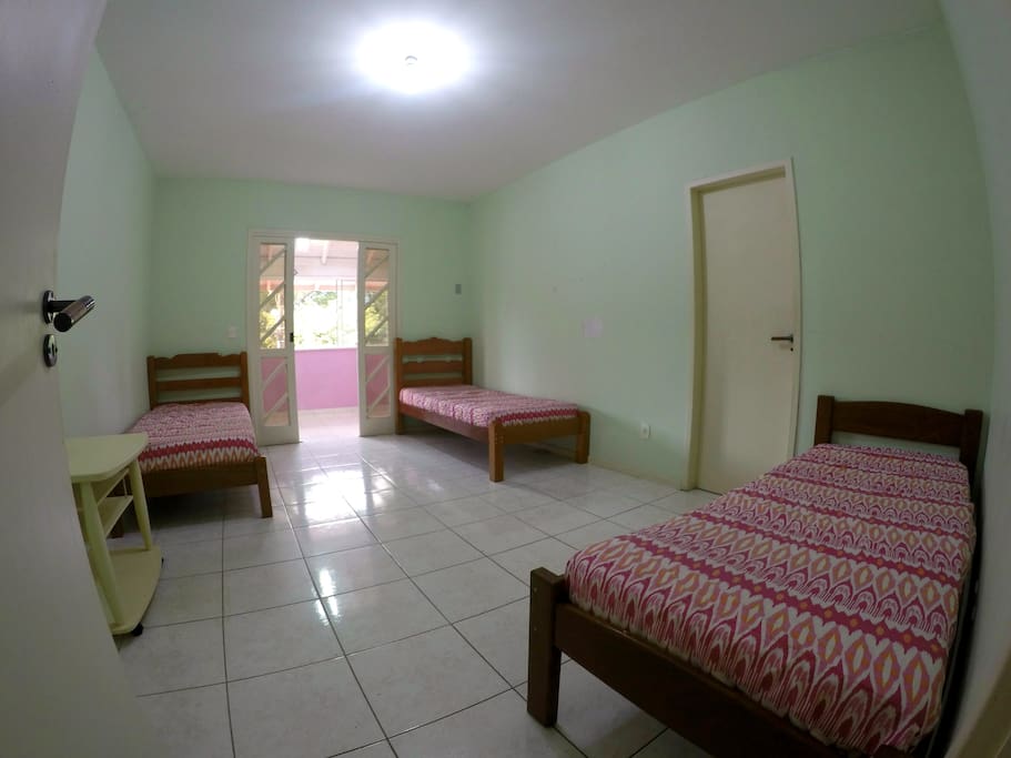 Quarto FEMININO Compartilhado (Com 3 Camas) Houses for Rent in Florianópoli -> Banheiro Feminino Translation Quarto FEMININO Compartilhado (Com 3 Camas) Houses for Rent in Florianópoli -> Banheiro Feminino Translation