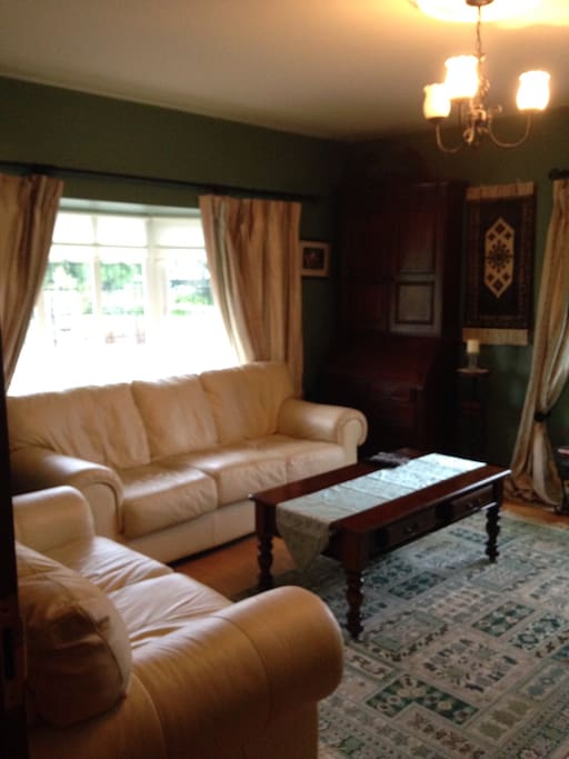 Private Guest Sitting Room