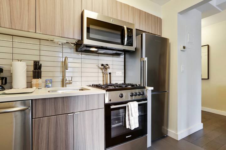 Midtown 2 BED Kitchen gallery image 2