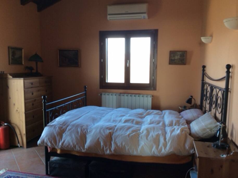 Bedroom 1 (Double bed)