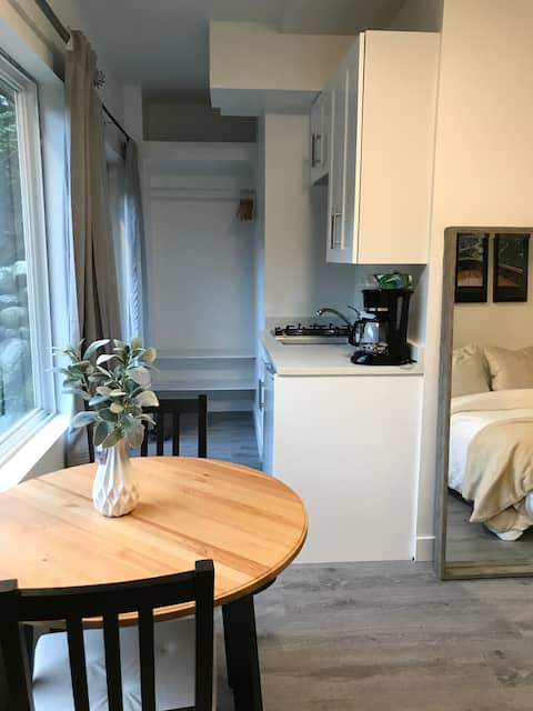 Cozy little bachelor Suite