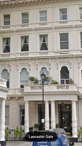 Immaculate Room+Own bathroom-Lancaster Gate@Zone1 gallery image 3