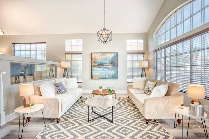 Luxurious 4bed/3ba POOL LVStrip 10 mins free park!