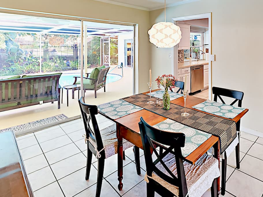 Seating for 4 at the dining table overlooking the pool.