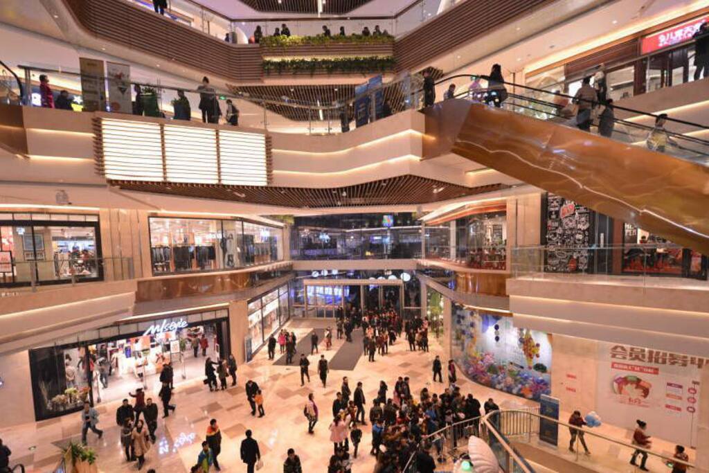 Colse to the CBD, Many Shops, Supermarket & restarant, ATM, Bank, Mobile SIM Card Charging nearby.