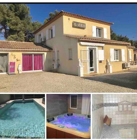 Single villa,pool, hot tub, steam room, autono access