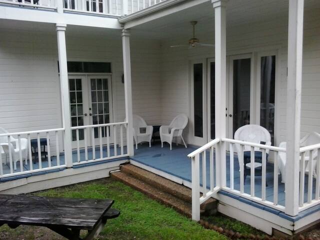 4-3 Westlake Home, Across St. from Lake Austin gallery image 2