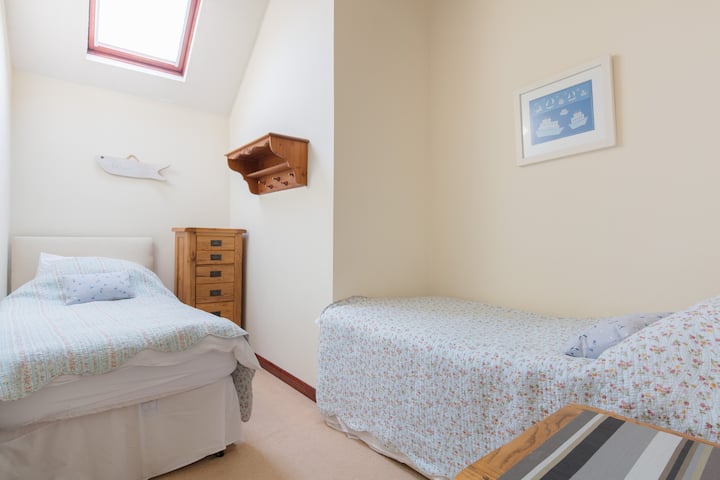 Tercer dormitorio con dos camas de una plaza