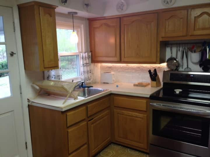 Lake Beseck cottage Cottages for Rent in Middlefield, Connecticut