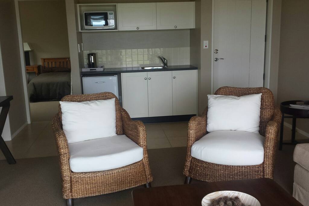 Clean and efficient kitchenette