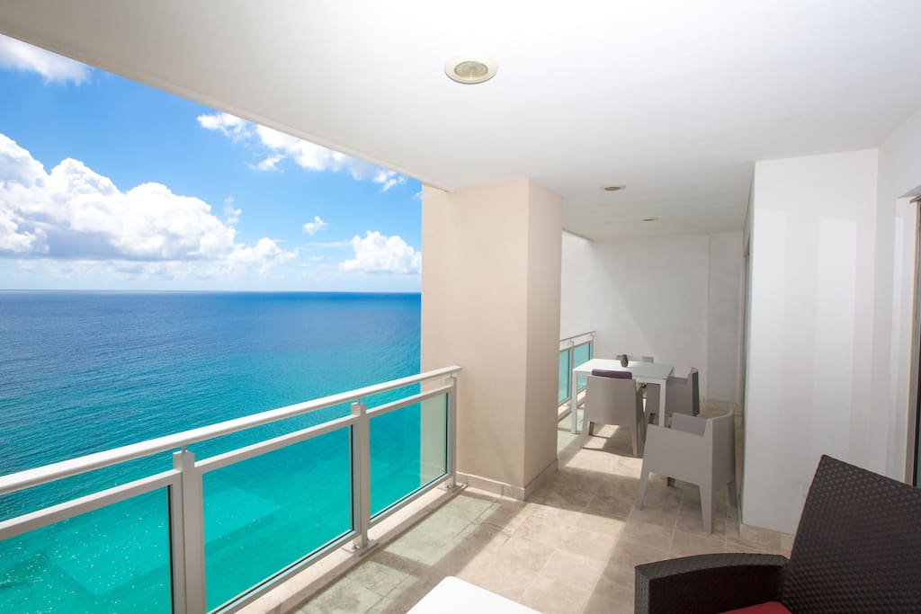 Amazing oceanfront balcony
