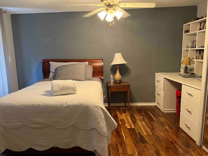 Chumba cha kulala 2 na kitanda cha ukubwa kamili 