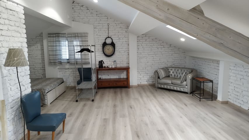 Beautiful attic, position served, parking