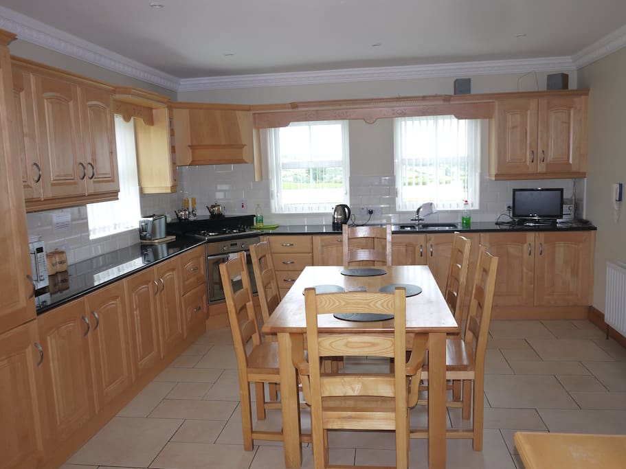 Dining kitchen