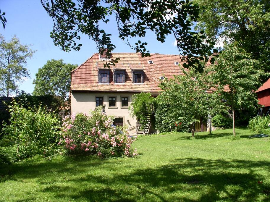 Garten der "Unteren Papiermühle" in der sich die Gruppen-FeWo