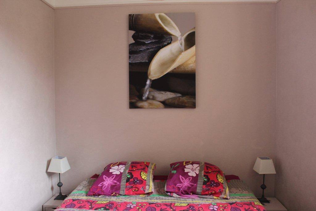 chambre 1, lit double, réz de chaussée arrière de la maison