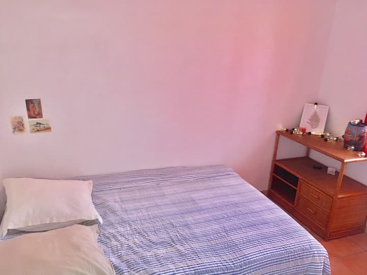 卧室2 ： 140x200张床+衣柜。