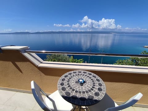 Palma - First Row Loft with Sea View & Balcony