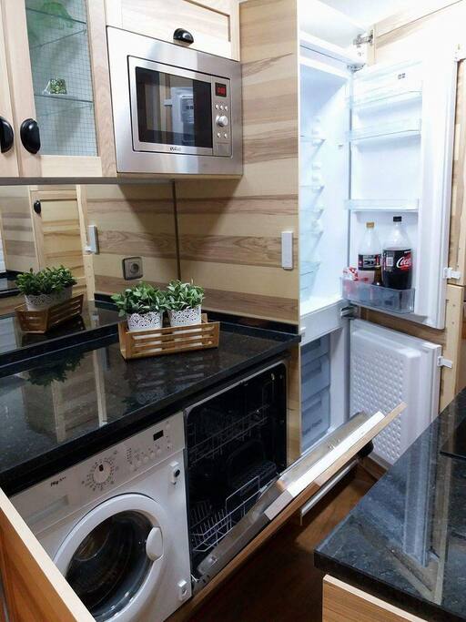 cozinha também equipada com comando de estores eléctricos à distancia