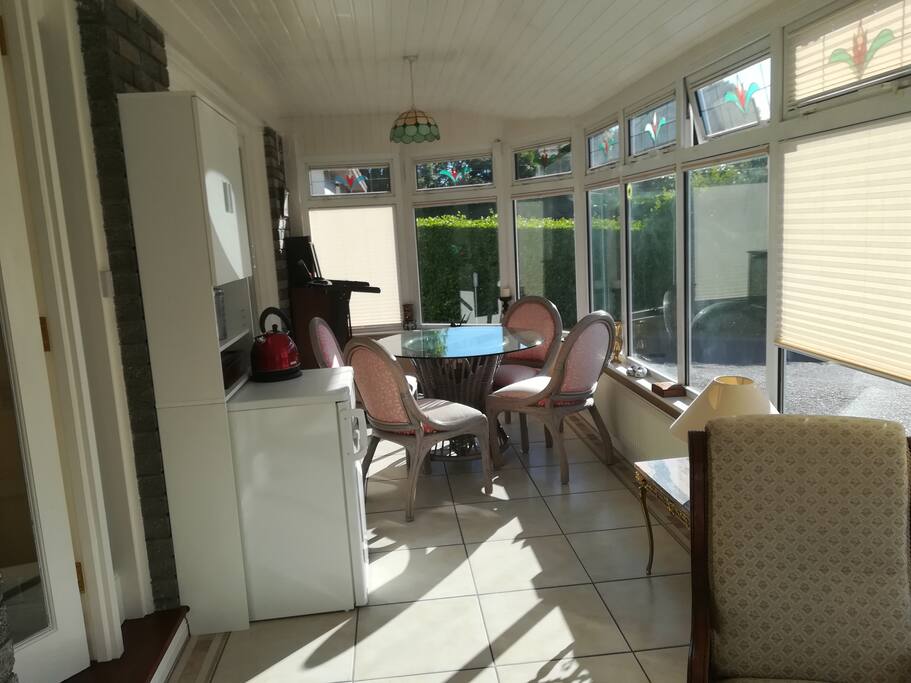 Conservatory/Breakfast Area