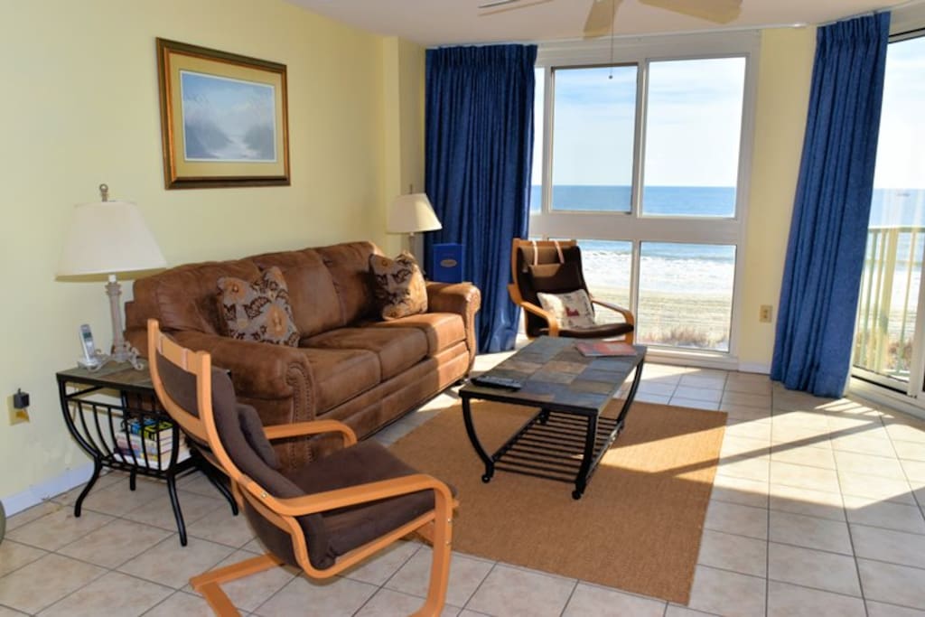 Chair,Furniture,Indoors,Room,Table