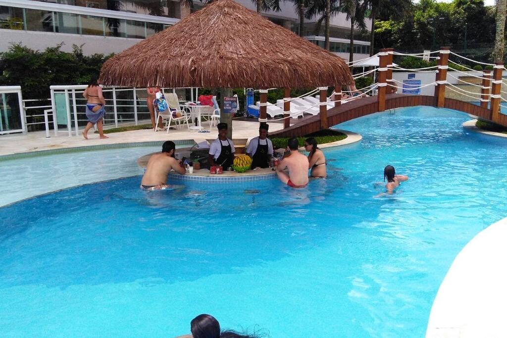 Bar da piscina.