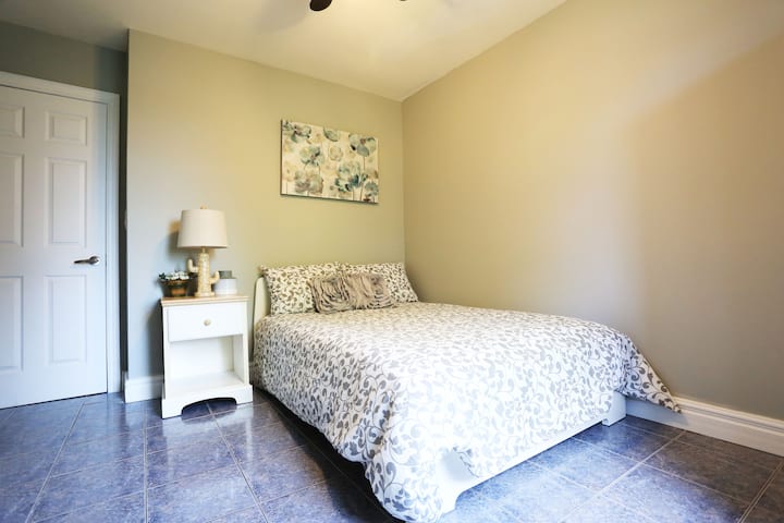 Dhoma 2 (dhomë gri)