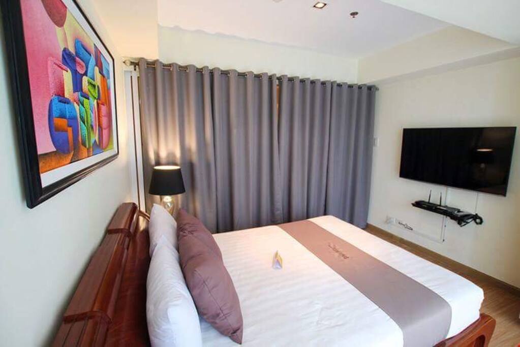 Curtains can be closed for additional privacy