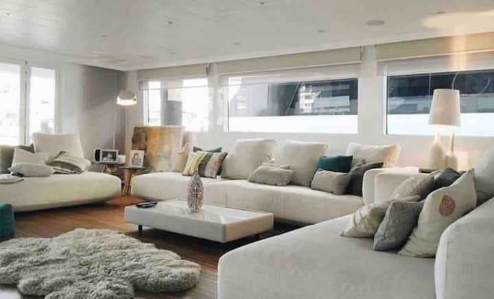Luxurious 4-Bedroom Houseboat Escape in Phuket