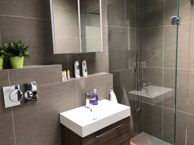 Luxury Hampstead Mews House, Close to City Centre gallery image 3