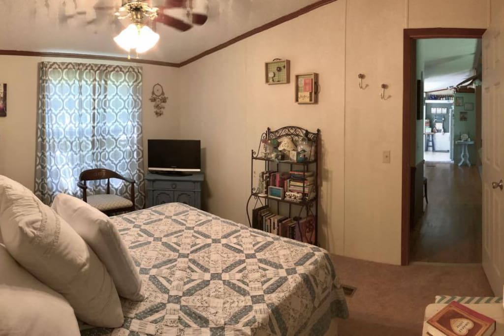 The rest of the bedroom. Queen bed, TV with Netflix, Hulu, Amazon Prime.