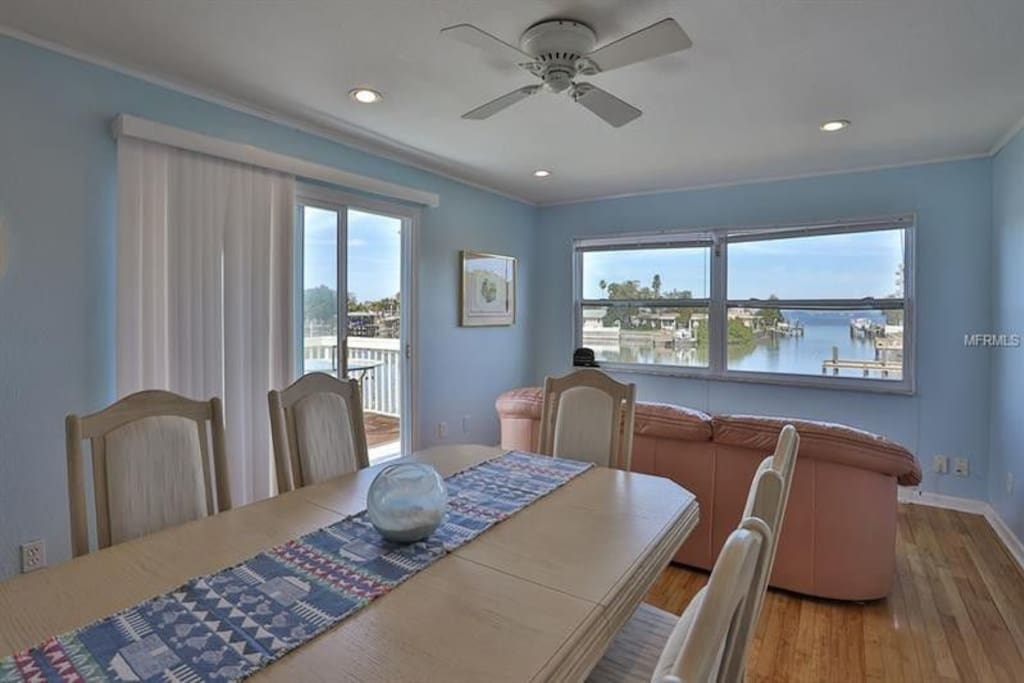 Ocean view in the dining room, add the table leaf for more guests.