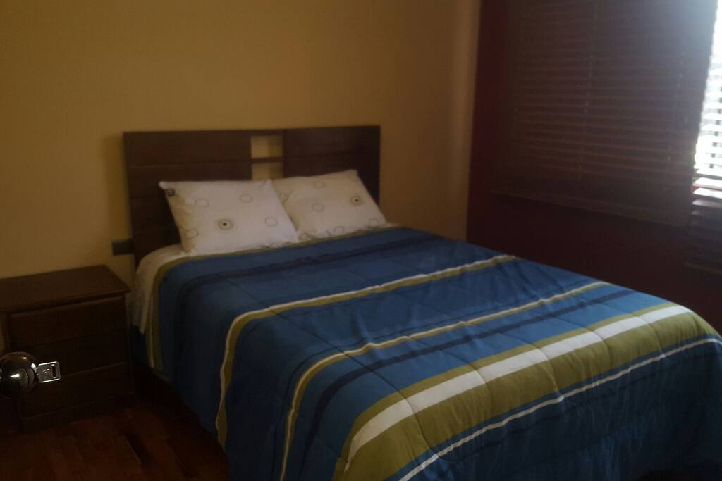 2do dormitorio con cama de 2 plazas.