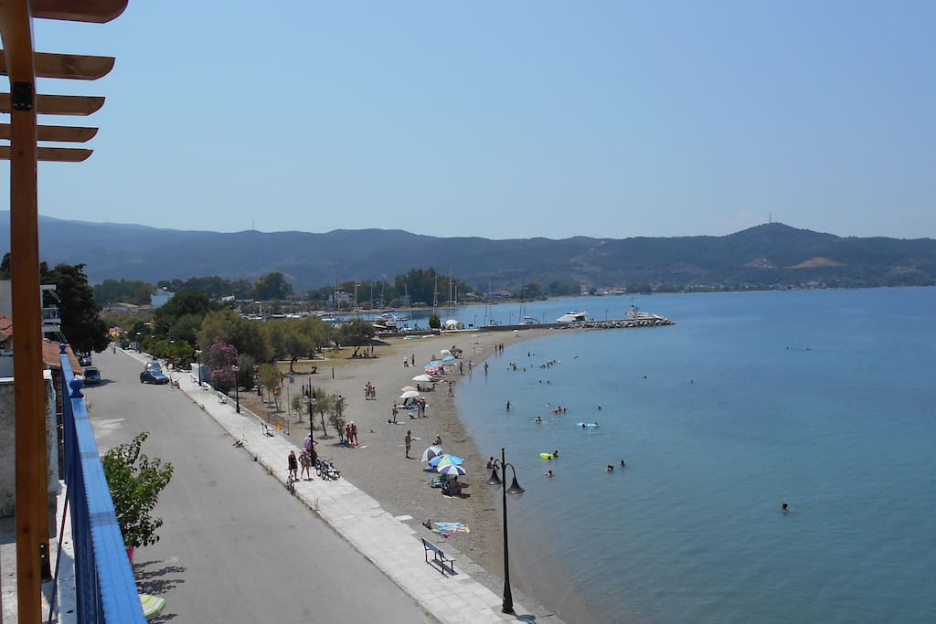 View of the Oreoi beach from the terrace