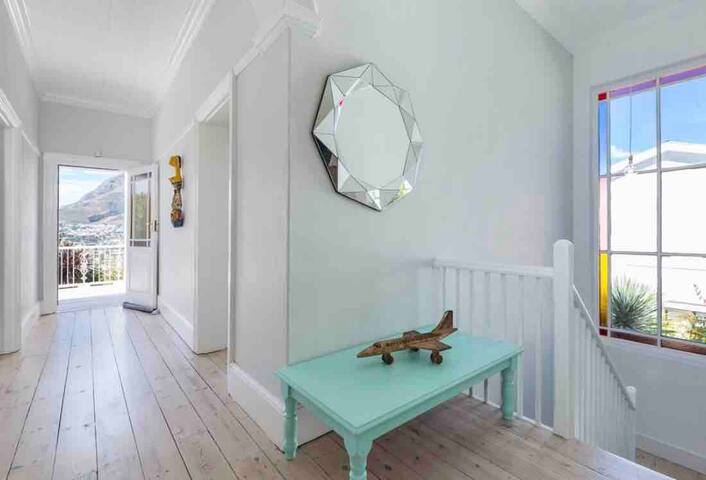 Large 4 bed house, no loadshedding, pool, A+views gallery image 5