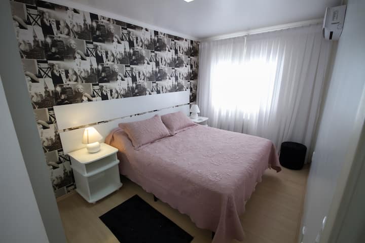 Chumba cha kulala chenye kitanda cha ukubwa wa malkia