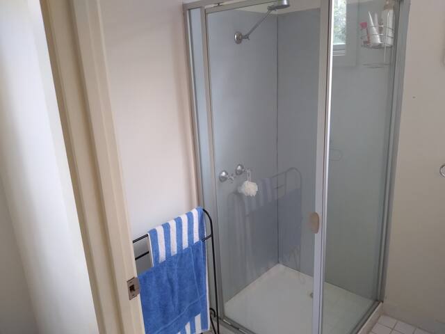 Brookdale Manor – Sleeps 13 gallery image 4